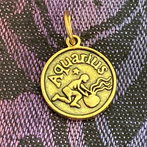 5/$10❤️❤️❤️NEW Brass Aquarius/Friendly Charm - Picture 1 of 3